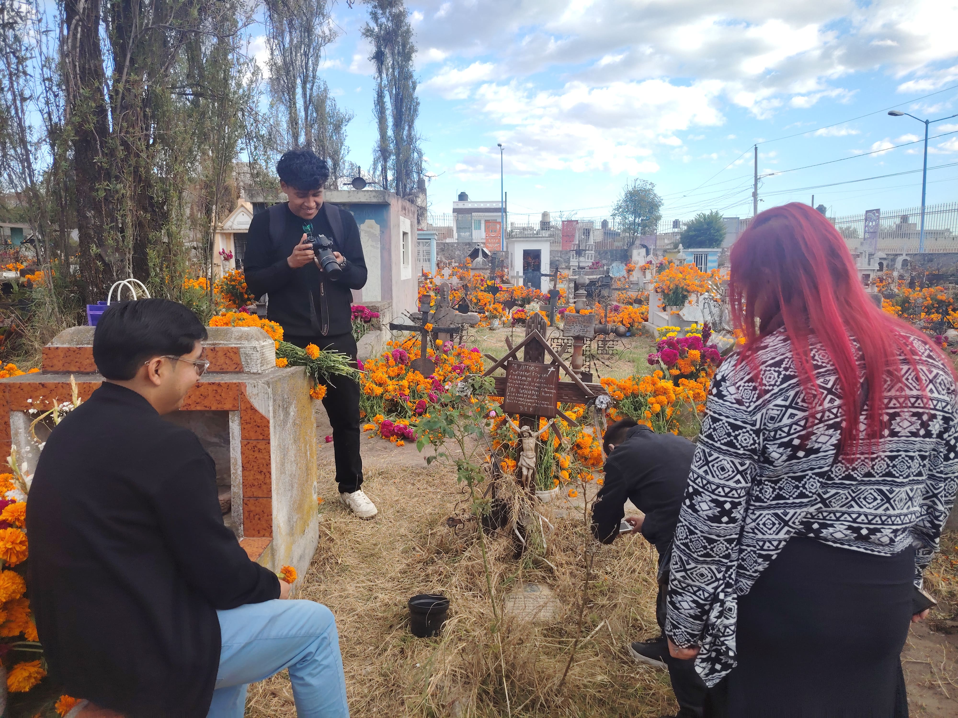 Actividad Cultural Comunitaria: Catrina vestida de azulejo y cempasúchtil